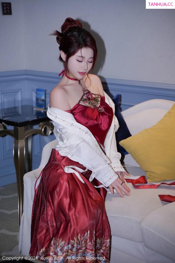 美七Mia  [XiuRen]高清写真图 2024.01.19 No.7985 美七Mia 古装美腿第23张图片